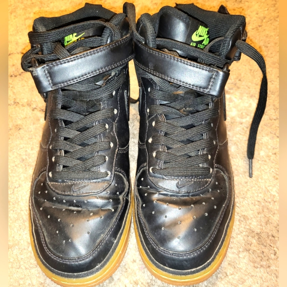 Nike tennis shoes